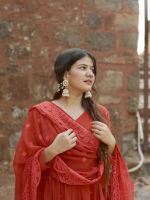 Ashima Saxena Instagram - Alexa find my Ranjha 🦢✨

Wearing @trendy_iconn 

#ashimaxfam #traditional #outfit #explore #indian