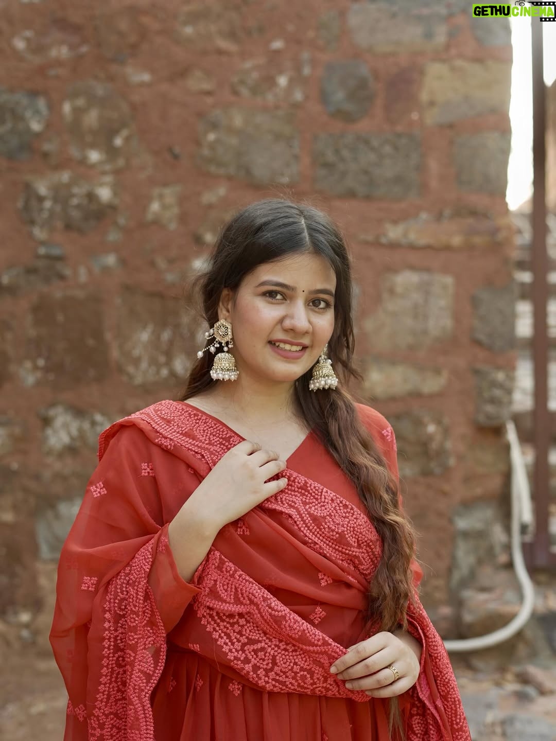 Ashima Saxena - 9.7K Likes - Alexa find my Ranjha 🦢✨

Wearing @trendy_iconn 

#ashimaxfam #traditional #outfit #explore #indian