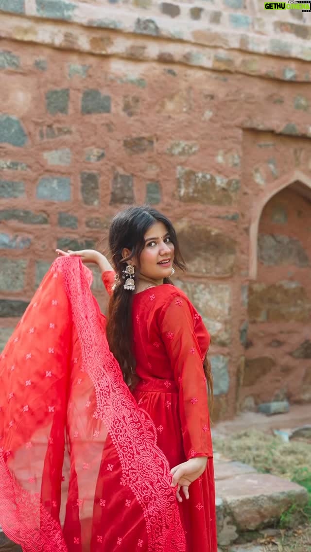 Ashima Saxena - 11.1K Likes - Ni mai tere piche fir da ni ✨

Wearing @trendy_iconn 

#transition #trending #traditional #ashimaxfam #explore