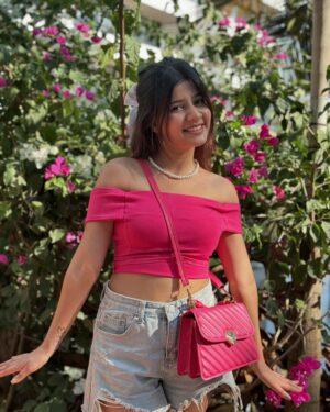 Ashima Saxena Instagram - Pretty in pink 🎀

#explore #trending #pink