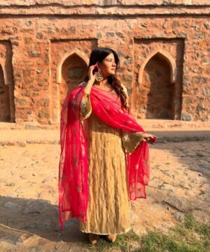 Ashima Saxena Instagram - Romanticising my life w bindis n jhumkas 🪷✨🕊️

Wearing @trendy_iconn 

#outfit #indianwear #indianoutfit #traditional