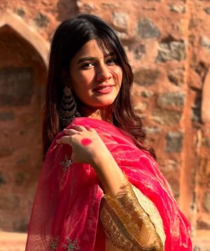 Ashima Saxena Instagram - Romanticising my life w bindis n jhumkas 🪷✨🕊️
Wearing @trendy_iconn
#outfit #indianwear #indianoutfit #traditional