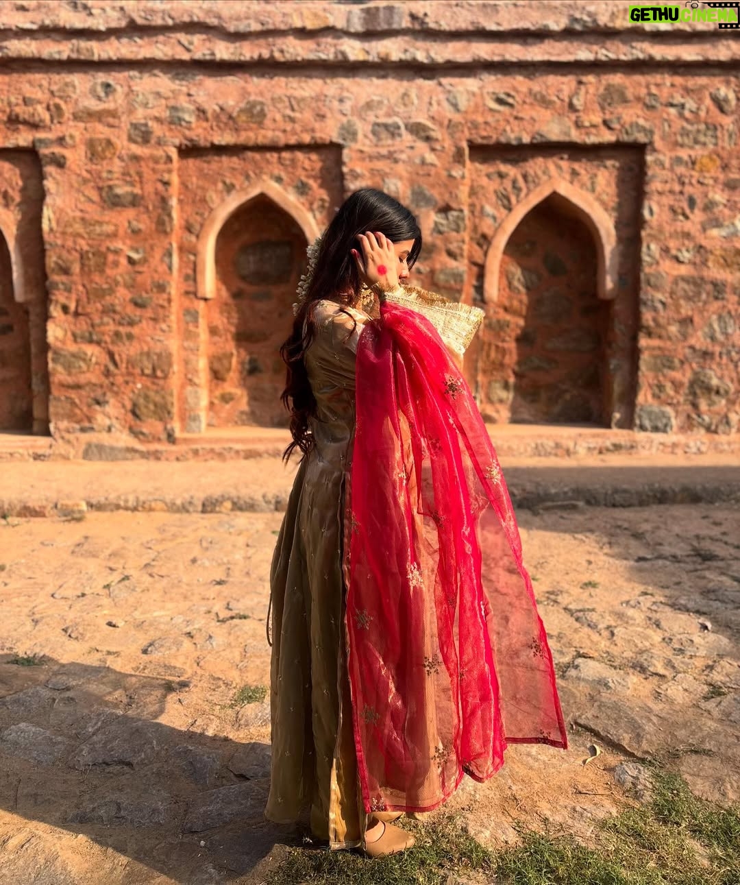 Ashima Saxena - 11.6K Likes - Romanticising my life w bindis n jhumkas 🪷✨🕊️

Wearing @trendy_iconn 

#outfit #indianwear #indianoutfit #traditional