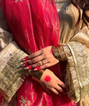 Ashima Saxena Instagram - Romanticising my life w bindis n jhumkas 🪷✨🕊️
Wearing @trendy_iconn
#outfit #indianwear #indianoutfit #traditional