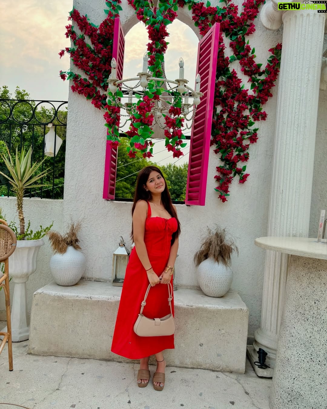 Ashima Saxena - 16.2K Likes - Random posting ♥️