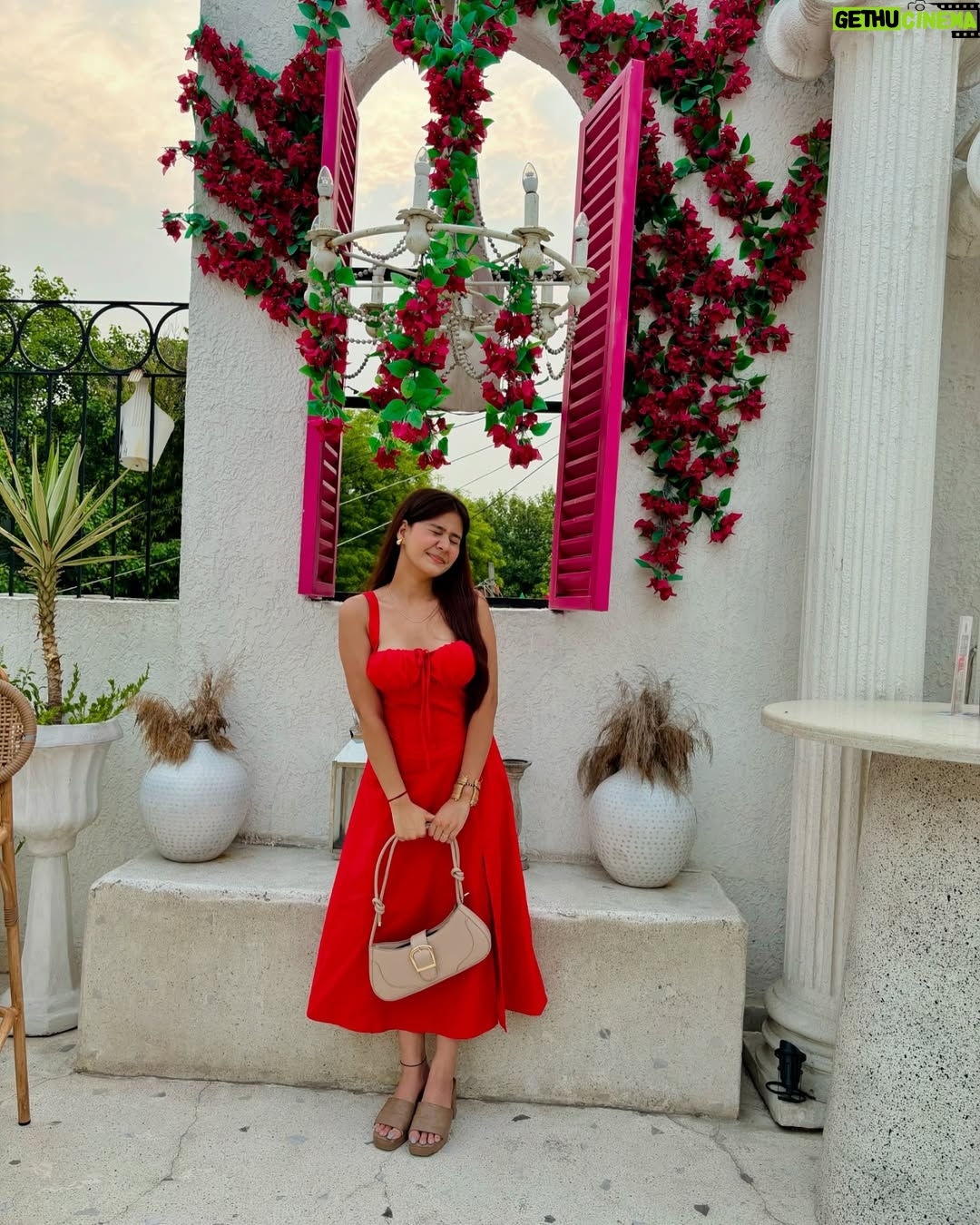 Ashima Saxena - 16.2K Likes - Random posting ♥️