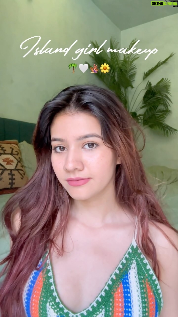 Ashima Saxena - 16.4K Likes - Island girl makeup 🏝️🌸

Product used 
Moisturer @cetaphil_india 
Sunscreen @thedermacoindia 
Concealer @forever52india 
Blush @pixibeauty 
Mascara @toofaced 
Eyeshadow @toofaced 
Pomade @paccosmetic 
Lipstick @loveearth_handmade
