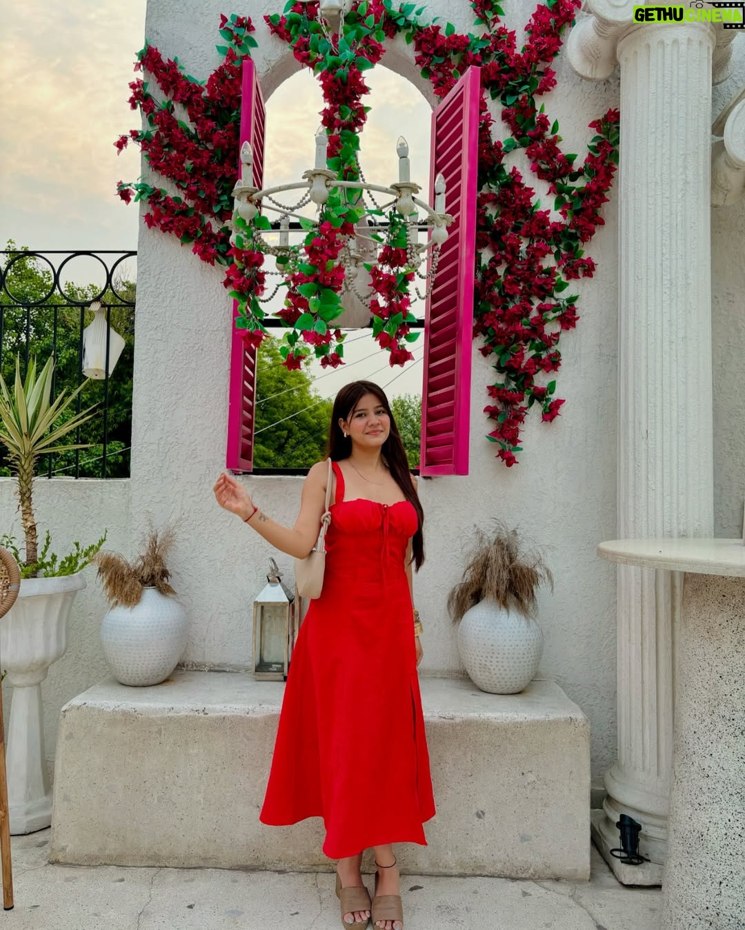 Ashima Saxena - 16.2K Likes - Random posting ♥️