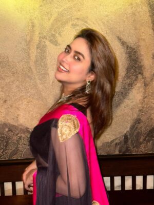 Ashna Habib Bhabna Instagram - You can’t blame gravity for falling in love 😍