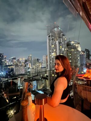 Ashna Habib Bhabna Instagram - I’ve always been the giver in life,
I don’t need nobody
The sky is smiling with me tonight.❤️🐦⬛
