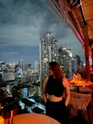 Ashna Habib Bhabna Instagram - I’ve always been the giver in life,
I don’t need nobody
The sky is smiling with me tonight.❤️🐦⬛
