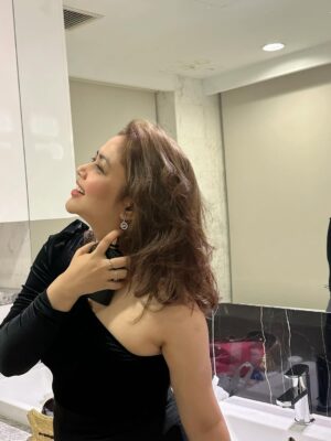 Ashna Habib Bhabna Instagram - You can be quiet, and it contains the whole thing,….
🖤🐝