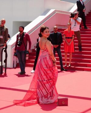 Ashna Habib Bhabna Instagram - The moment I received the invitation to walk the red carpet at Cannes, I knew I wanted to make a statement with my outfit. As I sifted through my wardrobe, trying to find the perfect ensemble, my gaze fell upon my mother’s wedding saree. Instantly, I felt a surge of emotion - this saree wasn’t just a piece of fabric, it was a symbol of love, tradition, and my parents’ blessings.
In that moment, I knew that there was no other outfit that could compare to the significance and sentimentality of my mother’s red saree. It was more than just a garment, it was a connection to my roots, my family, and my heritage. And so, without hesitation, I decided to wear it for my special day at Cannes.
As I walked the red carpet in my mother’s saree, I felt a sense of pride and gratitude. Not only was I representing myself, but I was also honoring my mother, my family, and all the love and support they had given me throughout my life. The saree draped around me like a protective shield, reminding me of where I came from and the values that had shaped me into the person I am today.
So, as I stood there, surrounded by the glitz and glamour of Cannes, I knew that my mother’s red saree was not just a piece of clothing - it was a symbol of love, strength, and the bond between mother and daughter. And for that, I will always be grateful….
Jewels @canvas.2603
লাল পলা @6yardsstory