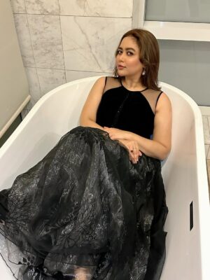 Ashna Habib Bhabna Instagram - Malaysia showtime 🇲🇾 ❤️🐦⬛💋