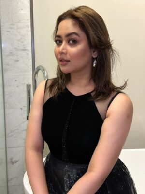 Ashna Habib Bhabna Instagram - Malaysia showtime 🇲🇾 ❤️🐦⬛💋