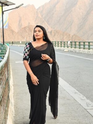 Ashwini Aanandita Instagram - Desi flexin 🖤✨