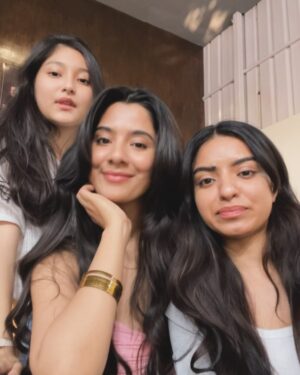 Ashwini karki Instagram - 💗🦢