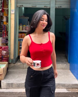 Ashwini karki Instagram - ā„ļø
Yaha recharge card pani paincha lol!
