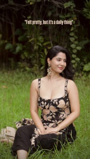 Ashwini karki Instagram - “Felt pretty, but it’s a daily thing” 🦢