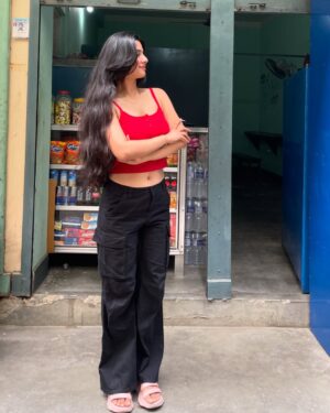 Ashwini karki Instagram - ā„ļø
Yaha recharge card pani paincha lol!