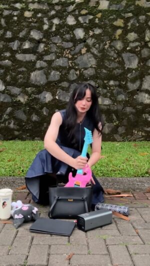 Asmirandah Instagram - Ini belum barang titipan Papanya Chloe loh ya 😆🤣