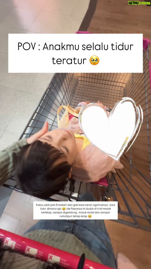 Asmirandah - 3 Likes - udah gak bisa diajak pergi lebih dari jam 8 malam 🤭🤭 on time sekali tidurnya.. Mama dorong-dorong troli sampe geli sendiri.. digendong Papa masuk mobil, sampai rumah dan ketempat tidur, digantiin baju pun udah tetap lelap.. jam 6.20 pagi baru deh bangun siap sekolah..
