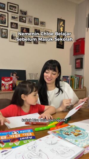 Asmirandah Instagram - Nemenin Chloe belajar tuh seru, karena anaknya juga semangat & aktif banget belajarnya. Pastinya, selain bareng aku, Chloe juga belajarnya ditemenin SGM Eksplor yang nutrisinya lengkap dengan IronC, DHA, Omega 3&6 untuk dukung maksimalkan prestasi Chloe di sekolah. Yuk, maksimalkan prestasi dengan SGM Eksplor! #KawalZatBesi #PilihSGMEksplor #TeruskanNutrisinya @akuanaksgm
