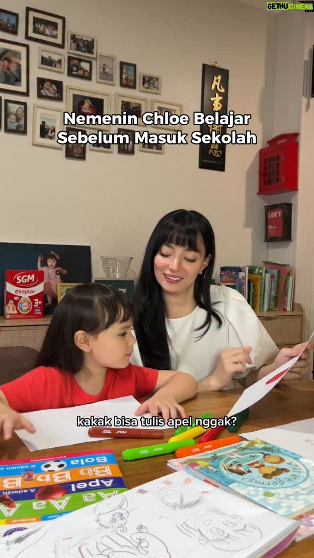 Asmirandah - 3 Likes - Nemenin Chloe belajar tuh seru, karena anaknya juga semangat & aktif banget belajarnya. Pastinya, selain bareng aku, Chloe juga belajarnya ditemenin SGM Eksplor yang nutrisinya lengkap dengan IronC, DHA, Omega 3&6 untuk dukung maksimalkan prestasi Chloe di sekolah. Yuk, maksimalkan prestasi dengan SGM Eksplor! #KawalZatBesi #PilihSGMEksplor #TeruskanNutrisinya @akuanaksgm