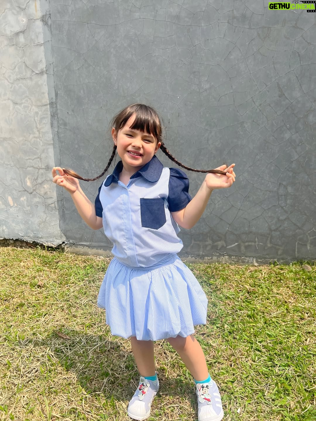 Asmirandah - 3 Likes - HOME 🩷

Sambil cek bangunan, sambil kembaran ootd bertiga 🥰

Mama Andah and Chloe ootd from @lbskids @lookboutiquestore