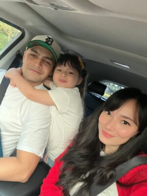 Asmirandah Instagram - Quality time tuh bisa ngapain aja.. cuma nemenin potong rambut aja tetap jadi quality time 🤭 hihihi