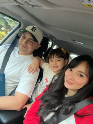 Asmirandah Instagram - Quality time tuh bisa ngapain aja.. cuma nemenin potong rambut aja tetap jadi quality time 🤭 hihihi