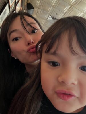 Asmirandah Instagram - Hari-hari yang mengubahku.. 💙 jam tidur berubah, aktifitas berubah, rutinitas berubah, seperti adaptasi lagi.. and the feel is so lovely