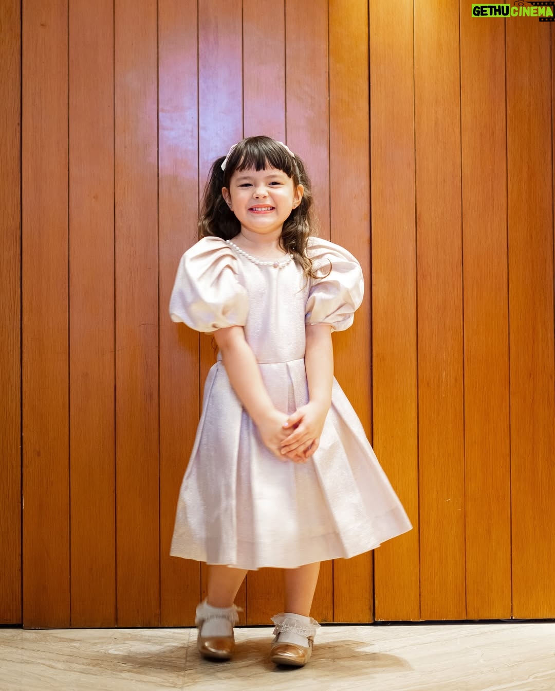 Asmirandah - 47.2K Likes - My Princess 🩷

Chloe’s 👗 @missyxofficial