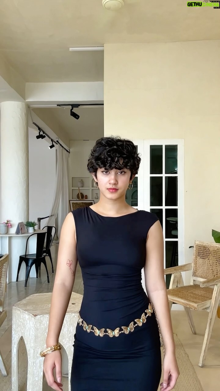 Asmita Pathik - 43.3K Likes - Don’t bore up take it to the chorus 🎤
.
.
.
.
.
.
#LikeJennie #ootd #transition #trending #viralreels #trend #trendingaudio #fashion #fashioncreator