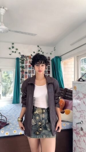 Asmita Pathik Instagram - Made you look 👀
.
.
.
.
.
.
#grwm #ootd #fashion #leatherweather #styling #leatherjacket #thrift #thrifting #trending #trend #viral #viralreels