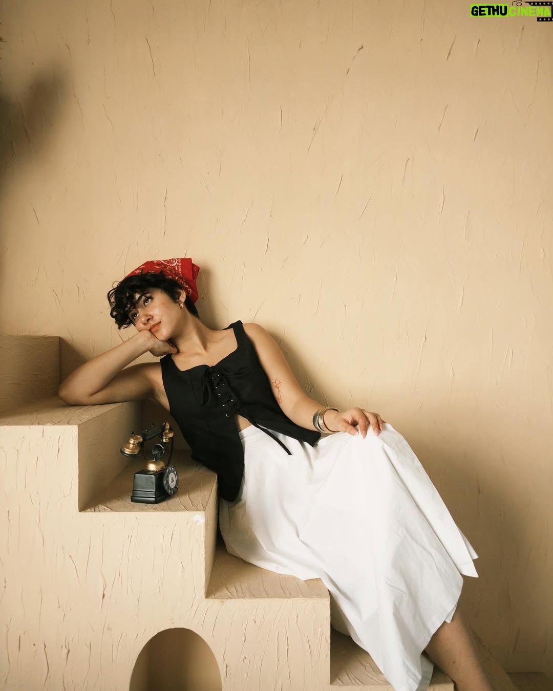 Asmita Pathik - 22K Likes - Ring-Ring! ☎️
.
.
.
.
.
.
#vintage #cottage #ootd #shorthairdontcare #viral