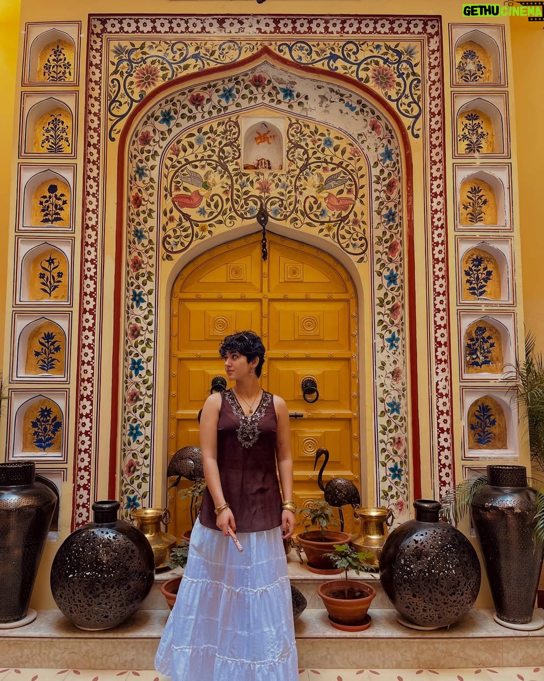 Asmita Pathik - 62K Likes - Jodha baigum but make it modern✨