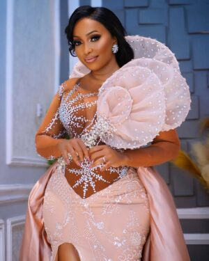 Aunt Ezekiel Instagram - Make up @jodees__makeup
Dress to kill @designed_by_shuu
Hair @bonita_saloon
Shoes @steppy_point
#haji&zai engagement🥰
.
Binti Mpole Mrembo Mtanashati ww tuu Ndio Unashindwa kumaliza
Mtagini jaman hadi aelewe
.
#MwakawaKufosi