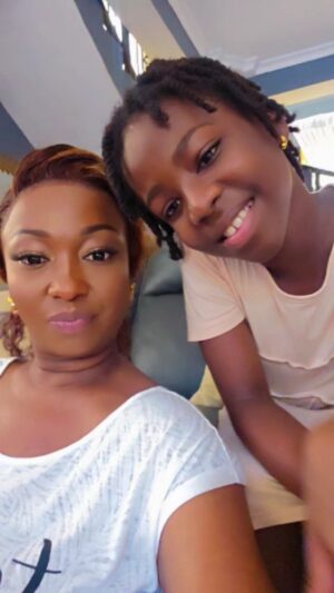 Aunt Ezekiel Instagram - NAKUPENDA SANAA COOKIE MUNGU AKUTUNZE MY BIG SIS
UJE ULEE WADOGO ZAKO😃
HAPPY BDAY MY LOVE❤️
HAPPY BDAY MY AFRICAN QUEEN🥰