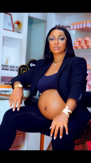 Aunt Ezekiel Instagram - I can't Wait to meet yaah baby🥰🥰🥰
Ukiwa kama Shabiki yangu unatamani nipate
Mtoto gani!!!
Wa kike ama Kiume!!!
Atakaye tag mara nyingi
Ntatamani kushare nae lunch Siku ya Gender Reveal
Huu Mwezi🥰❤️