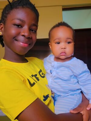 Aunt Ezekiel Instagram - Ahsanteni wote kwa Hongera zenu nimeona na nathamini😍
Huyu Bint bwana alieongezeka kwenye Familia yetu
Anaitwa ZARA MAGOLD!😃
Ntakuja kuwaambia why Magold!
Nawapenda Ijumaaa Kareem to All🙏❤️