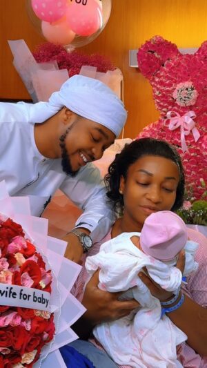 Aunt Ezekiel Instagram - ALHAMDULILLAH 🤲🥹ANOTHER ONE!
AHSANTENI WOTE KWA DUA ZENU NZURI
ZA KUTAMAN TUPATE MTOTO WA KIKE MUNGU
AMESIKIA MAOMBI YETU NA AMETUPA BINT MSWEET SANAA🥰❤️
HUYU ANAITWA QUEEN ZARA❤️💋
WW UNAHISI ATAKUWA KAFANANA NA NANI!!
NA NYIMBO KASHAIMBISHWA😅
LINK KWA BIO @_kusah_
@sweetlorah VIWALO VIMEANZA 🥰