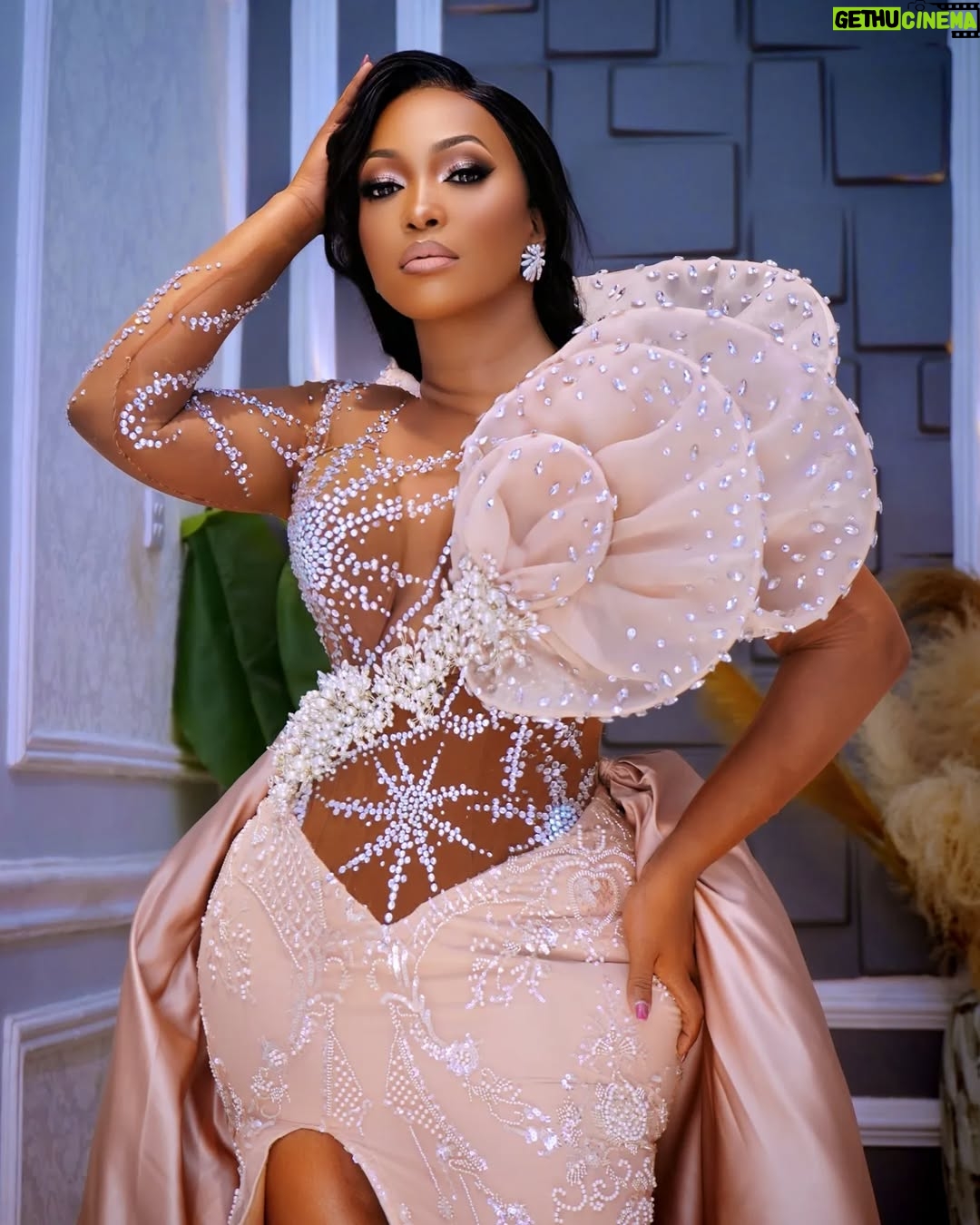 Aunt Ezekiel - 30.1K Likes - Make up @jodees__makeup 
Dress to kill @designed_by_shuu 
Hair @bonita_saloon
Shoes @steppy_point 
#haji&zai engagement🥰
.
Binti Mpole Mrembo Mtanashati ww tuu Ndio Unashindwa kumaliza
Mtagini jaman hadi aelewe
.
#MwakawaKufosi