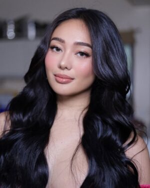 Ava Mendez Instagram - First time working with this super gorgeous🔥🔥🔥 @avamendezofficial
Hair & Makeup @topehmua
Photo @janrobalagtas
thank for the love mamsh @carminaaramos
#topehmua