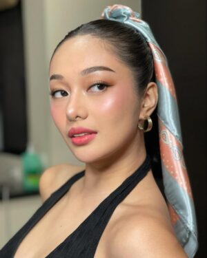 Ava Mendez Instagram - face card never declines
Make up: @aljay_mending
Hair: @margoxkehlani