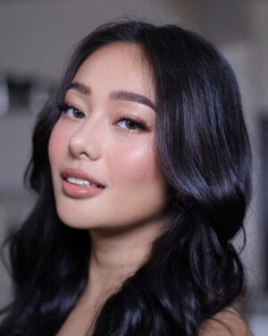 Ava Mendez Instagram - First time working with this super gorgeous🔥🔥🔥 @avamendezofficial
Hair & Makeup @topehmua
Photo @janrobalagtas
thank for the love mamsh @carminaaramos
#topehmua