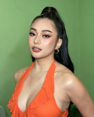 Ava Mendez Instagram - me again 🍊