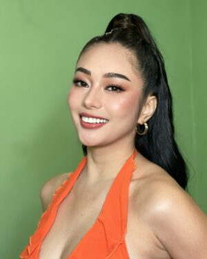 Ava Mendez Instagram - me again 🍊