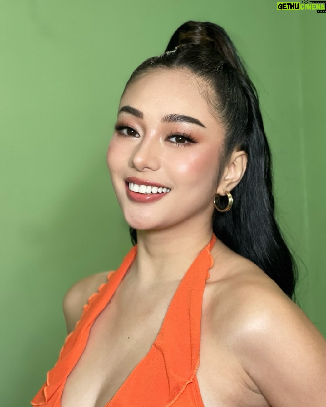 Ava Mendez - 8.6K Likes - me again 🍊