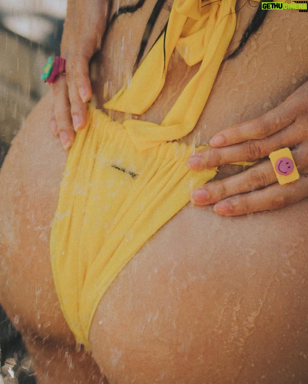 Ava Mendez - 10.2K Likes - bums
